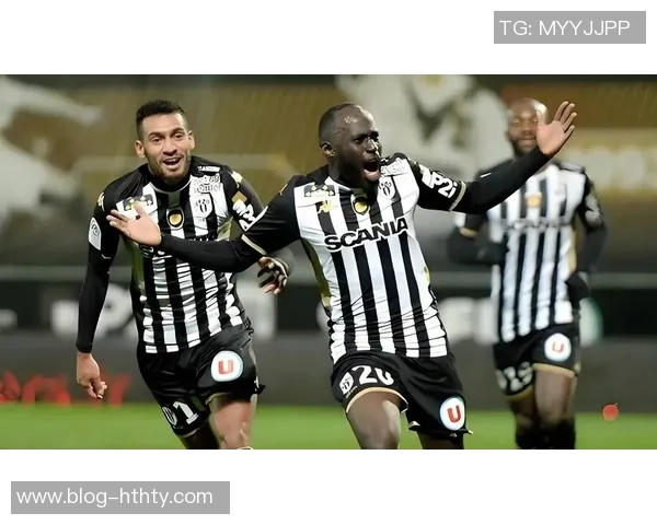 法甲分析:巴黎圣日耳曼轻松战胜洛里昂马赛主场顺利取胜 法甲分析:巴黎圣日耳曼轻松战胜洛里昂马赛主场顺利取胜