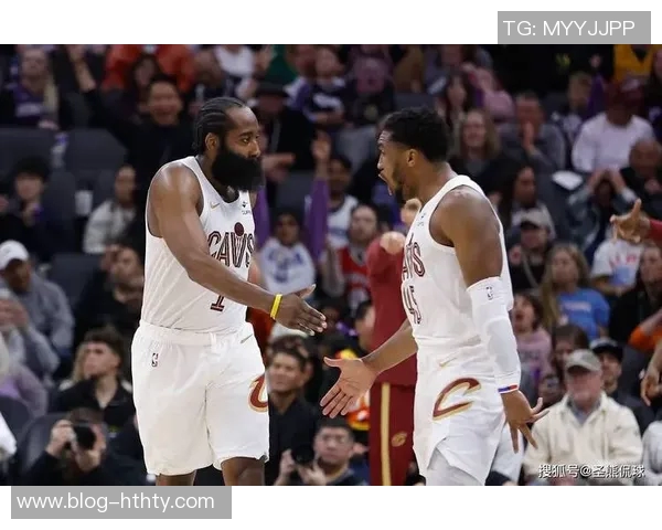 哈登称赞米切尔无私合作默契期待两人携手共创佳绩